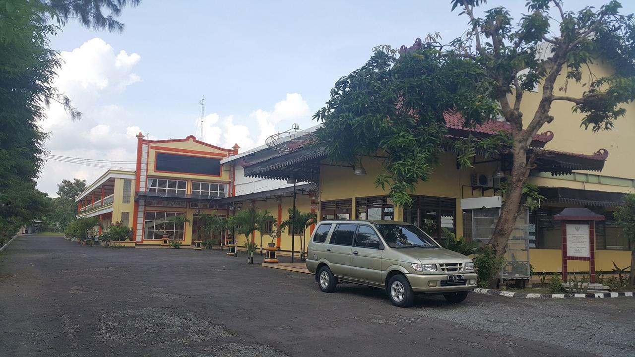 Sinar Bintang Hotel Cepu Exterior foto